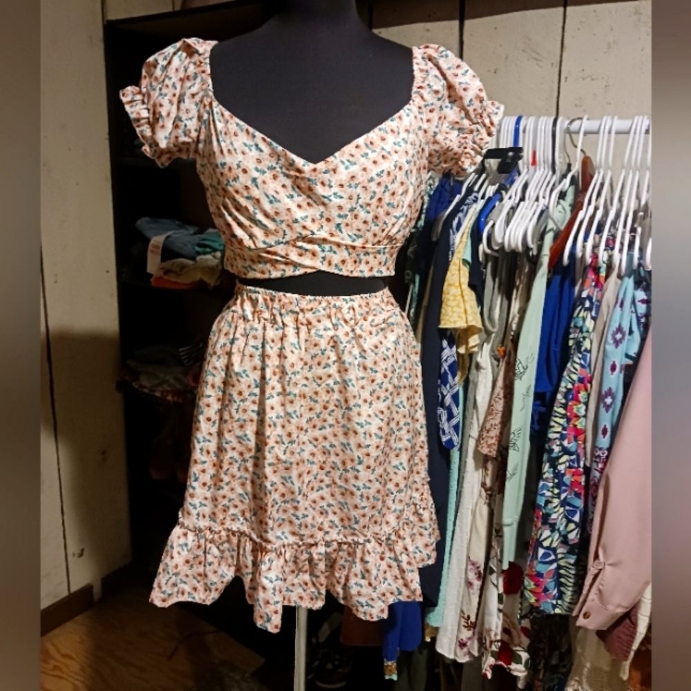 cute two-piece Floral skirt with crop top